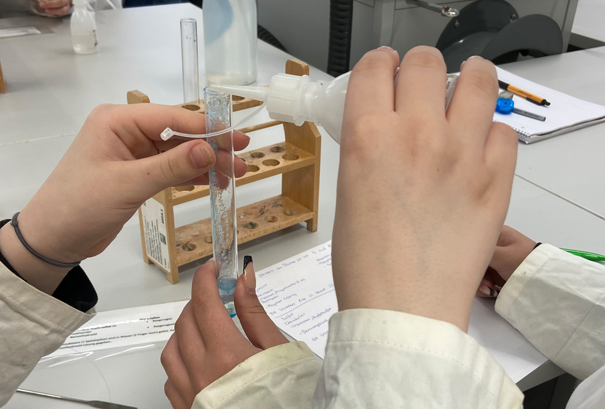 Chemie: Unbekannten Substanzen auf der Spur - Clara-Fey-Schule
