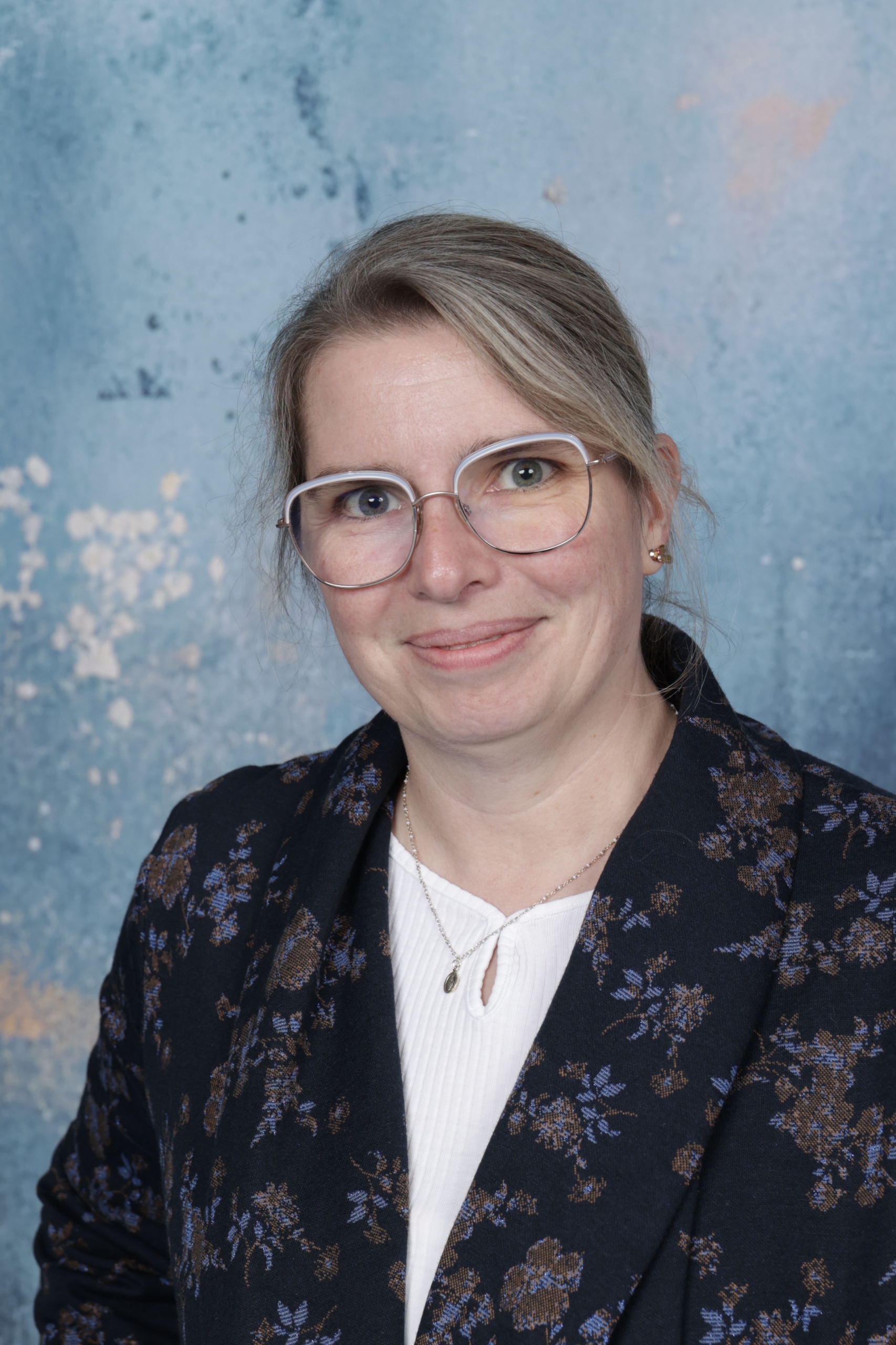 Lantzen Simone, Englisch, Französisch